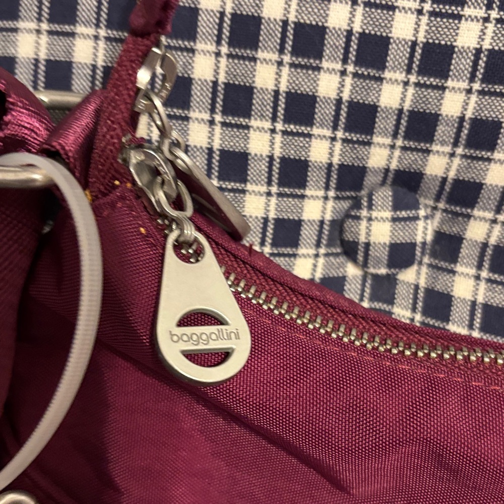 Baggalini Helsinki Burgundy Shoulder Bag - Picture 3 of 10